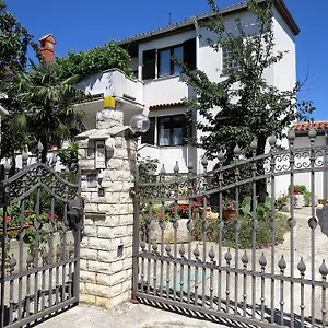 apartments-mira-medulin.in-istria.net/